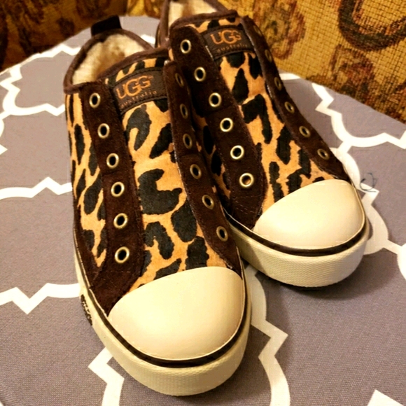 ‼️SOLD‼️⭐NIB⭐ UGG Suede, Calf, Lamb Laceless Slip On, Sz 6, Retail $110 - Picture 3 of 13